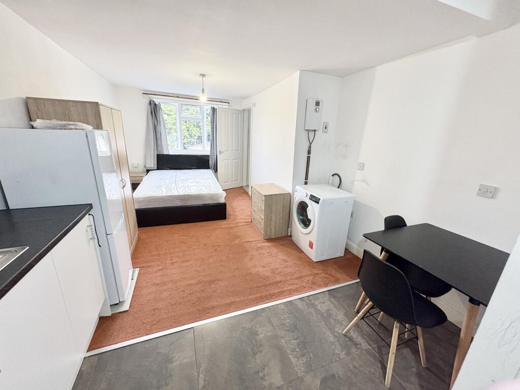 4 bed Apartment for rent in Smethwick. From Dixons Lettings - Bearwood 4 bed Apartment for rent in Smethwick. From Dixons Lettings - Bearwood
