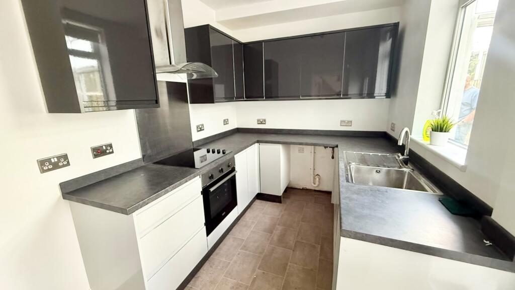 2 bed Mid Terraced House for rent in Smethwick. From Dixons Lettings - Bearwood 2 bed Mid Terraced House for rent in Smethwick. From Dixons Lettings - Bearwood
