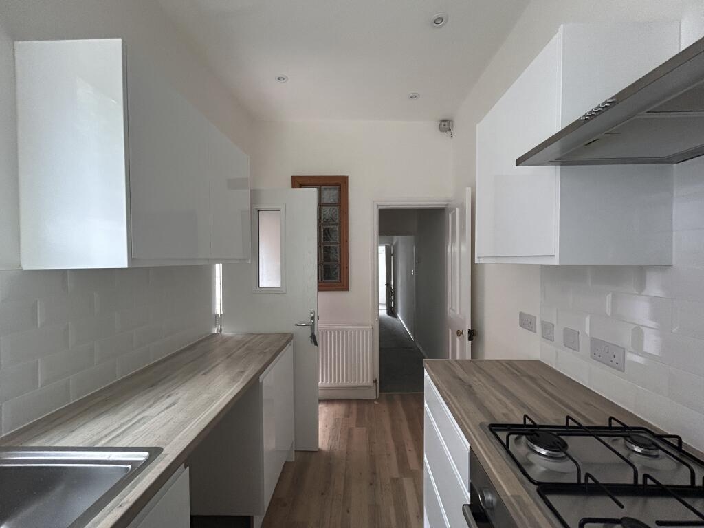 3 bed Mid Terraced House for rent in Smethwick. From Dixons Lettings - Bearwood 3 bed Mid Terraced House for rent in Smethwick. From Dixons Lettings - Bearwood
