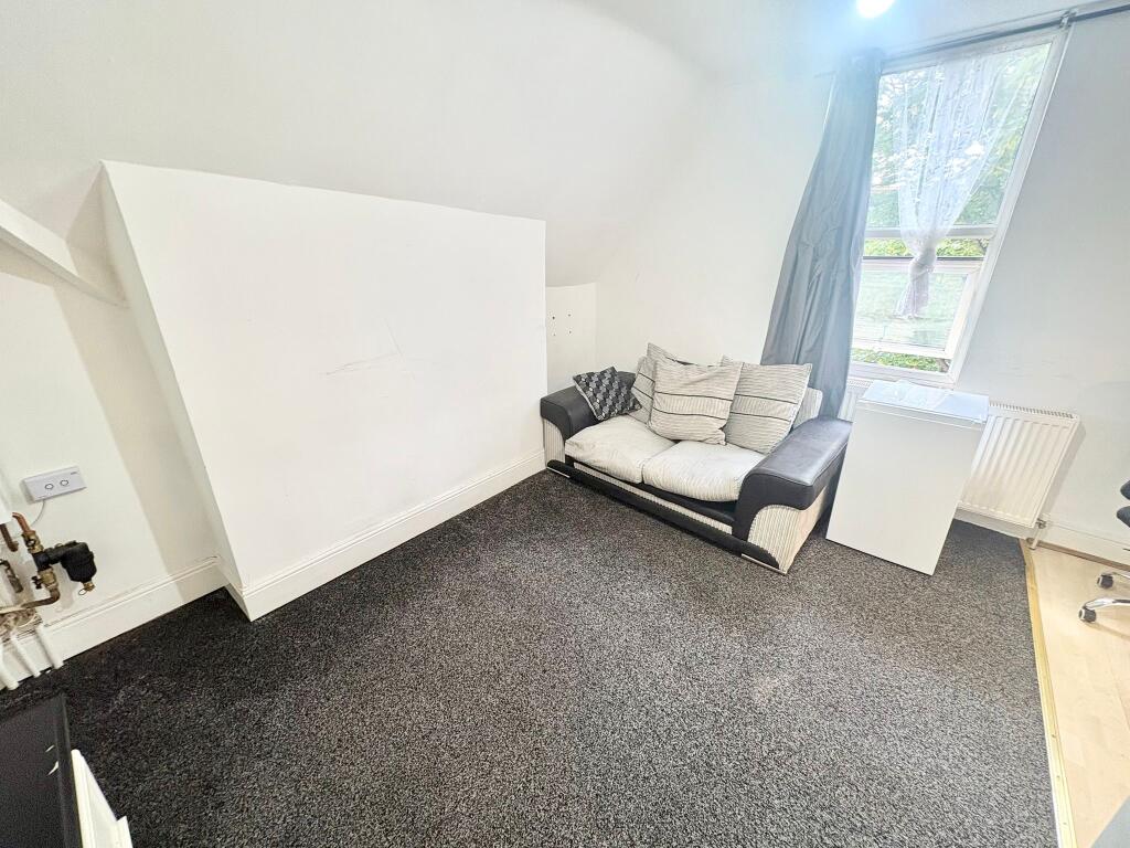 1 bed Apartment for rent in Smethwick. From Dixons Lettings - Bearwood 1 bed Apartment for rent in Smethwick. From Dixons Lettings - Bearwood