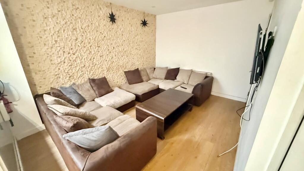 6 bed House Share for rent in Birmingham. From Dixons Lettings - Bearwood 6 bed House Share for rent in Birmingham. From Dixons Lettings - Bearwood