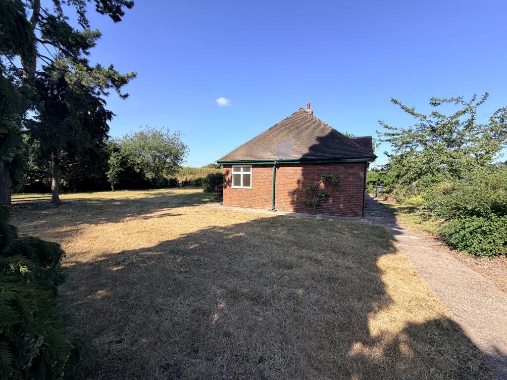 3 bed Bungalow for rent in Whittington. From Dixons - Lichfield
