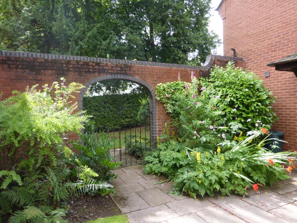 2 bed 1st Floor Flat for rent in Birmingham. From Dixons - Quinton