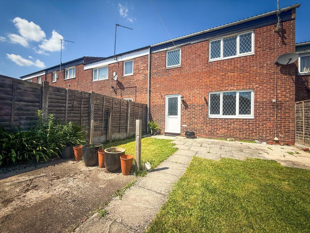 3 bed Detached for rent in Holt End. From Dixons - Redditch 3 bed Detached for rent in Holt End. From Dixons - Redditch