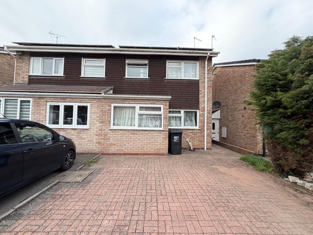 4 bed Detached for rent in Holt End. From Dixons - Redditch 4 bed Detached for rent in Holt End. From Dixons - Redditch