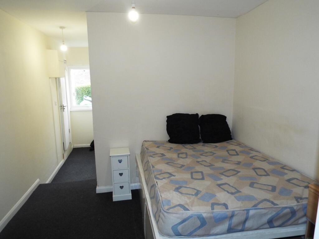1 bed House Share for rent in Redditch. From Dixons - Redditch