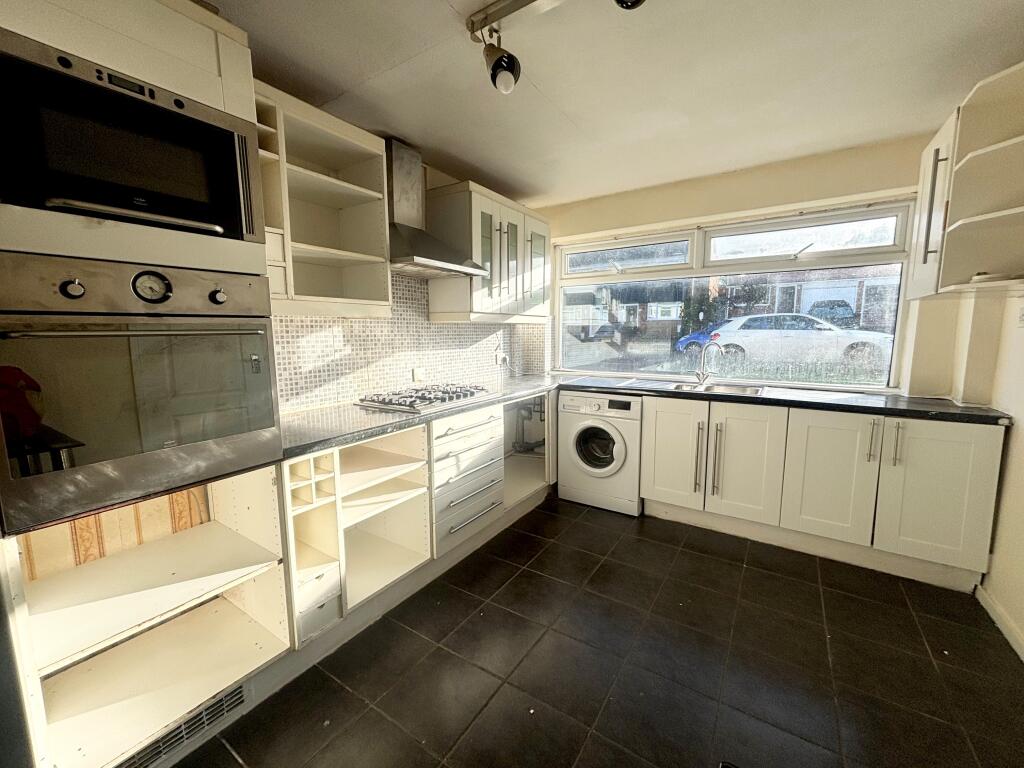 3 bed Detached for rent in Hunnington. From Dixons - Selly Oak 3 bed Detached for rent in Hunnington. From Dixons - Selly Oak
