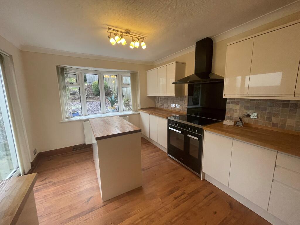 3 bed Detached for rent in Forhill. From Dixons - Selly Oak 3 bed Detached for rent in Forhill. From Dixons - Selly Oak