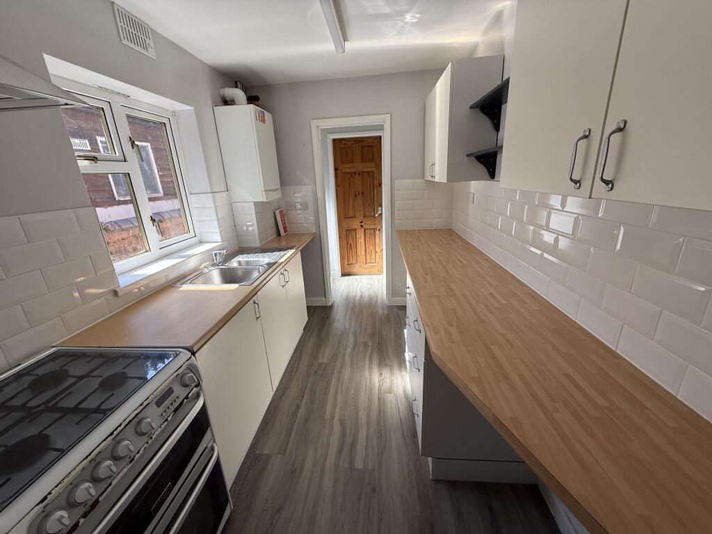 3 bed Detached for rent in Wolverhampton. From Dixons - Wolverhampton