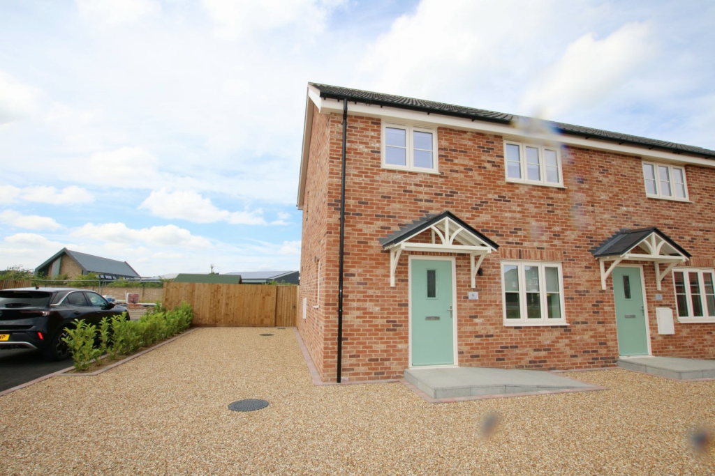 3 bed End of Terrace for rent in . From Donna Kissinger - Attleborough
