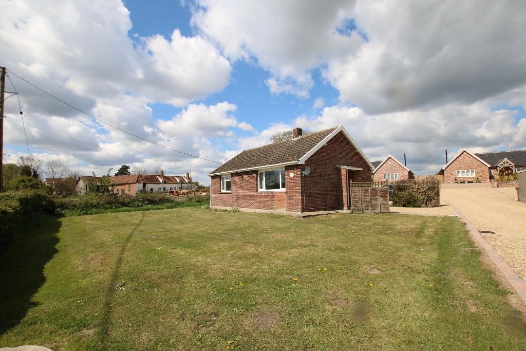 2 bed Detached bungalow for rent in Attleborough. From Donna Kissinger - Attleborough