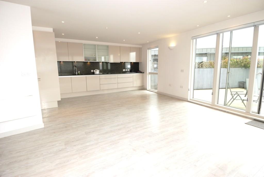 1 bed Penthouse for rent in Walton-on-Thames. From Dowling Styles - East Molesey