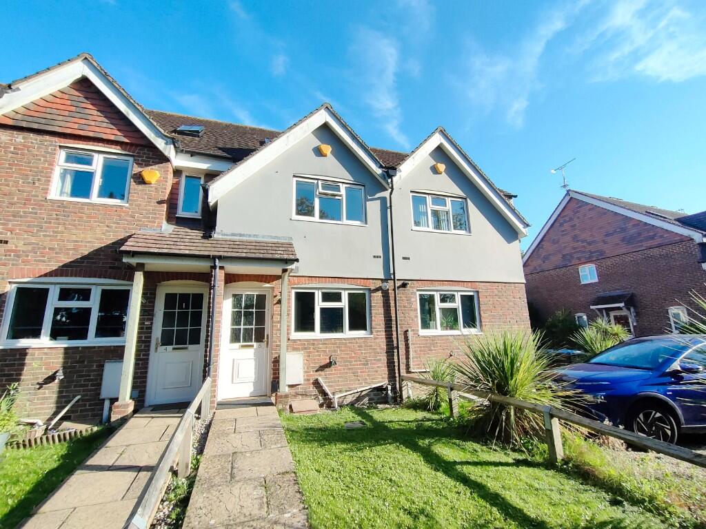 3 bed Mid Terraced House for rent in Burgess Hill. From Duke Letting - Uckfield 3 bed Mid Terraced House for rent in Burgess Hill. From Duke Letting - Uckfield