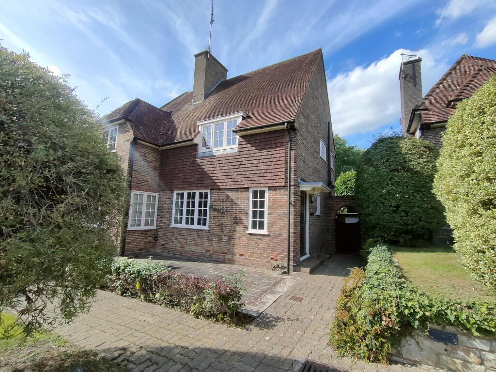 2 bed Semi Detached for rent in Haywards Heath. From Duke Letting - Uckfield 2 bed Semi Detached for rent in Haywards Heath. From Duke Letting - Uckfield