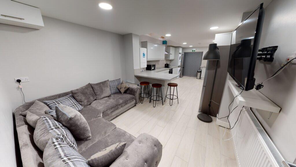 5 bed Detached for rent in Birmingham. From Easy Lettings (Birmingham) Ltd - Birmingham 5 bed Detached for rent in Birmingham. From Easy Lettings (Birmingham) Ltd - Birmingham