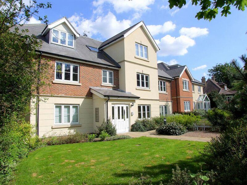 2 bed 1st Floor Flat for rent in Purley. From Frost Estate Agents