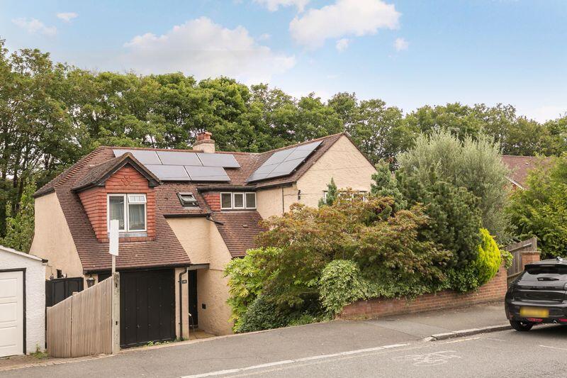 4 bed Detached for rent in Purley. From Frost Estate Agents 4 bed Detached for rent in Purley. From Frost Estate Agents