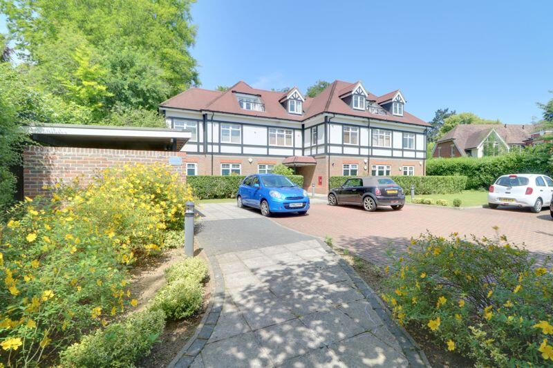 2 bed 1st Floor Flat for rent in Purley. From Frost Estate Agents