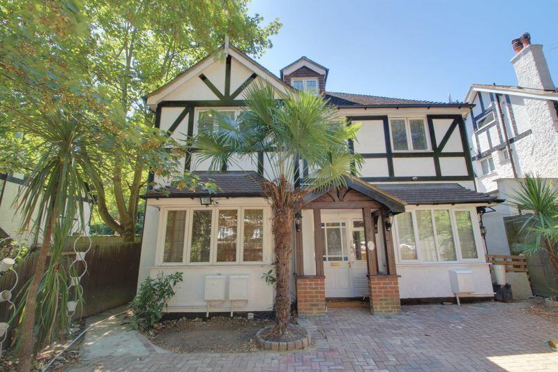 2 bed 1st Floor Flat for rent in Purley. From Frost Estate Agents