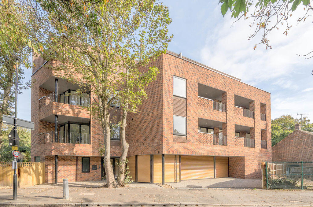3 bed Apartment for rent in Purley. From Frost Estate Agents