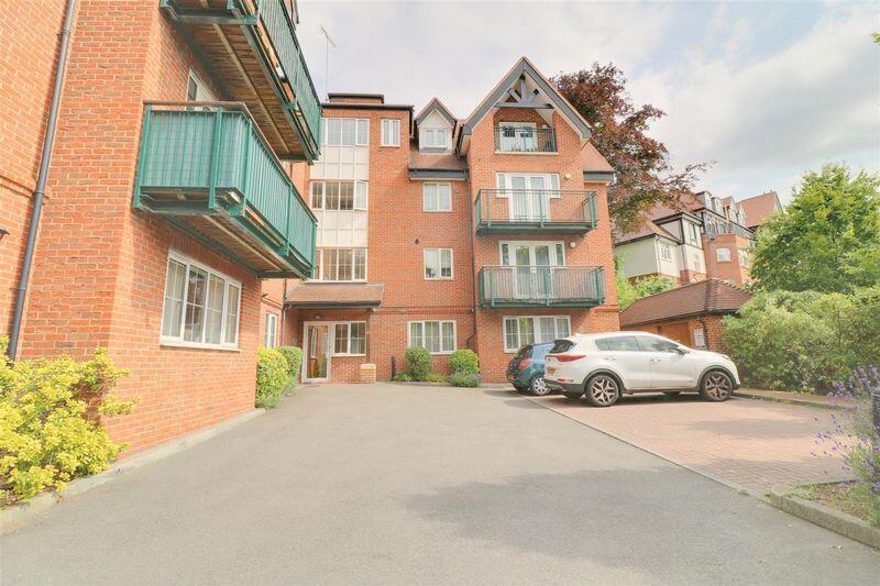 2 bed 1st Floor Flat for rent in Purley. From Frost Estate Agents