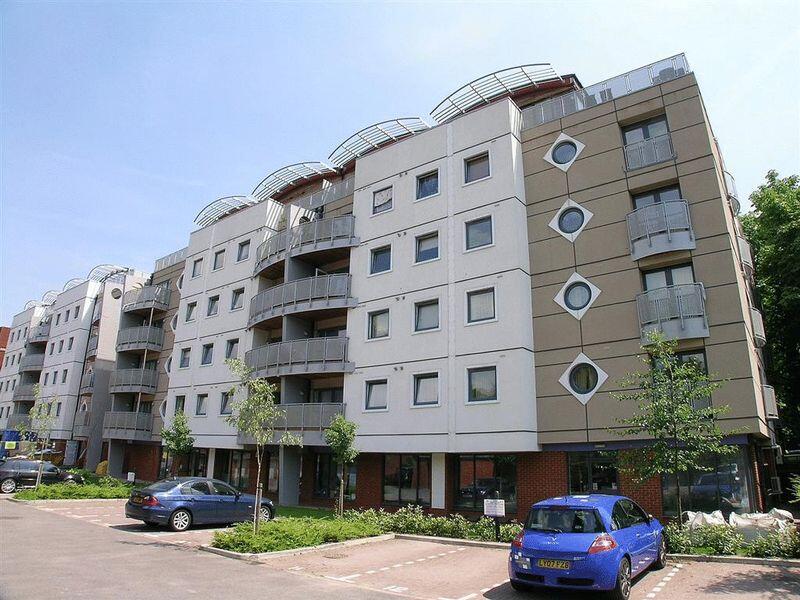 2 bed 1st Floor Flat for rent in Purley. From Frost Estate Agents
