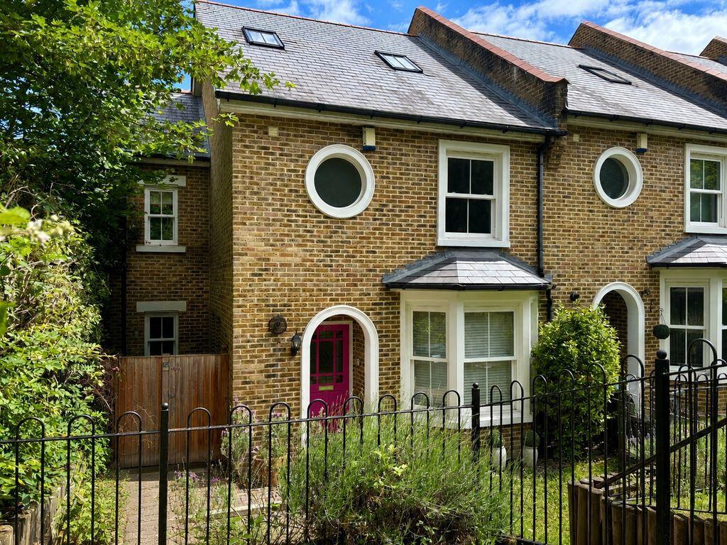4 bed Town House for rent in Purley. From Frost Estate Agents