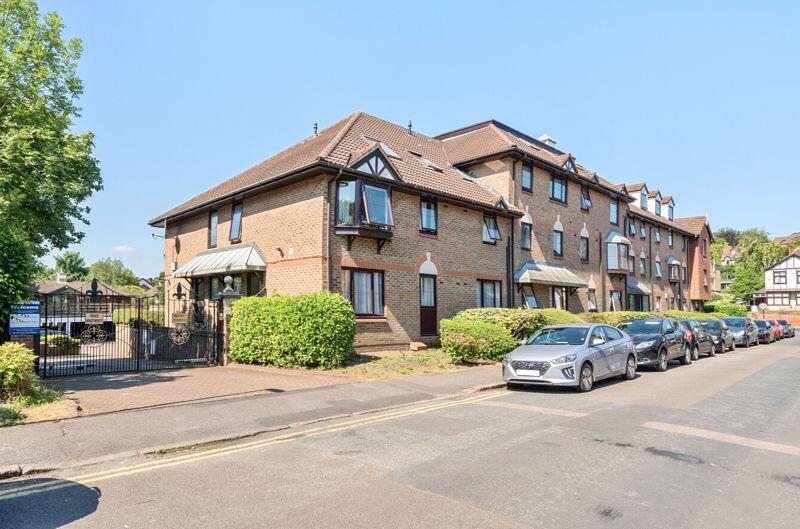 2 bed 1st Floor Flat for rent in Purley. From Frost Estate Agents 2 bed 1st Floor Flat for rent in Purley. From Frost Estate Agents
