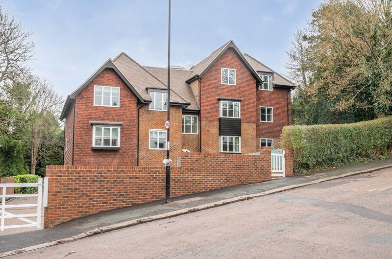 2 bed 1st Floor Flat for rent in Purley. From Frost Estate Agents