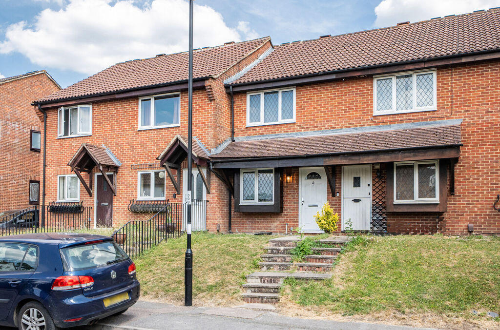 2 bed Mid Terraced House for rent in Purley. From Frost Estate Agents 2 bed Mid Terraced House for rent in Purley. From Frost Estate Agents