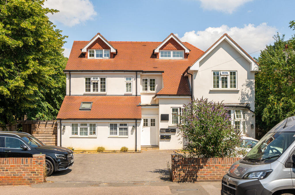 3 bed Apartment for rent in Purley. From Frost Estate Agents