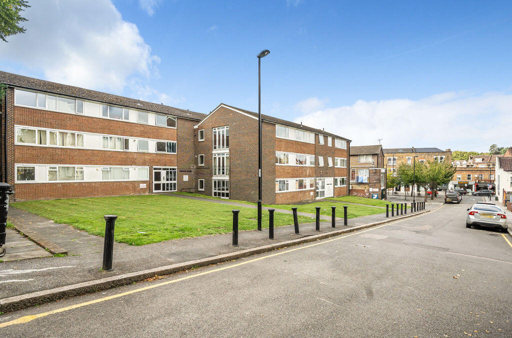 1 bed 1st Floor Flat for rent in Croydon. From Frost Estate Agents