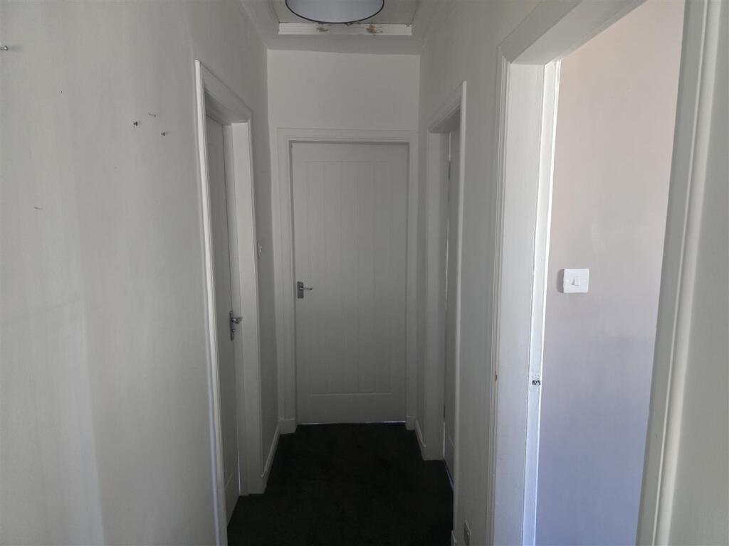 1 bed 1st Floor Flat for rent in Overtown. From Empire Property - Wishaw
