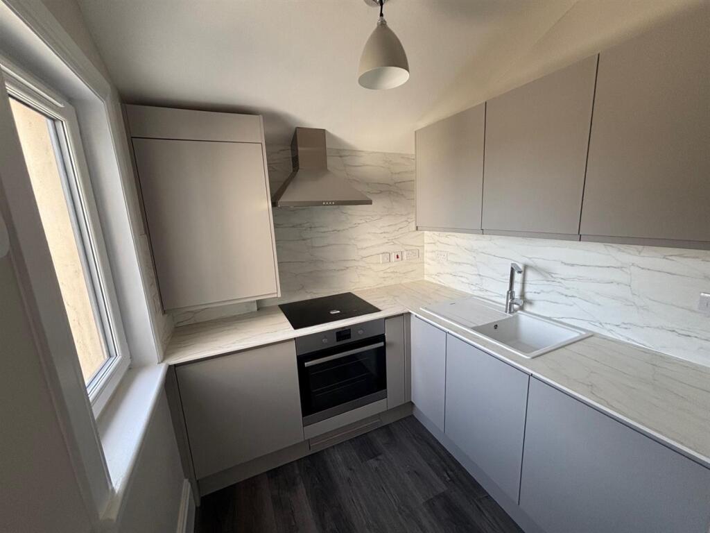 2 bed 1st Floor Flat for rent in Motherwell. From Empire Property - Wishaw