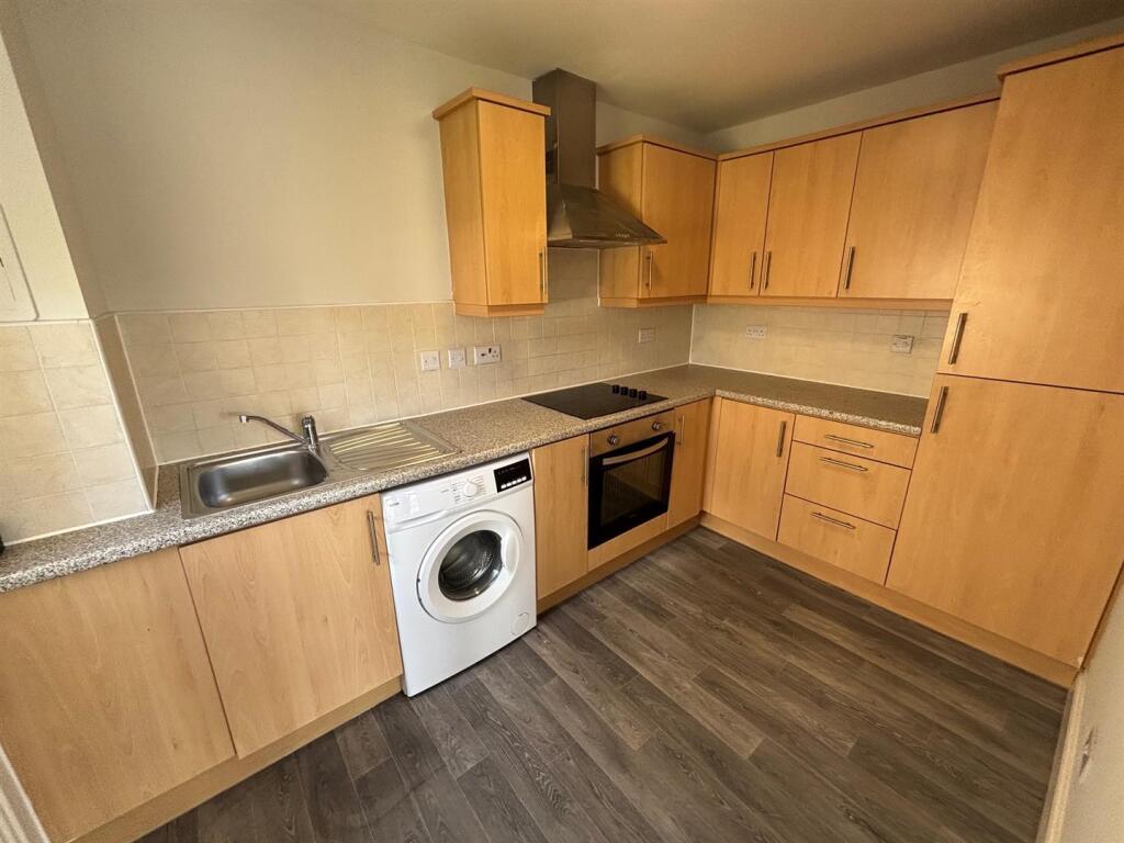 2 bed 1st Floor Flat for rent in Plains. From Empire Property - Wishaw