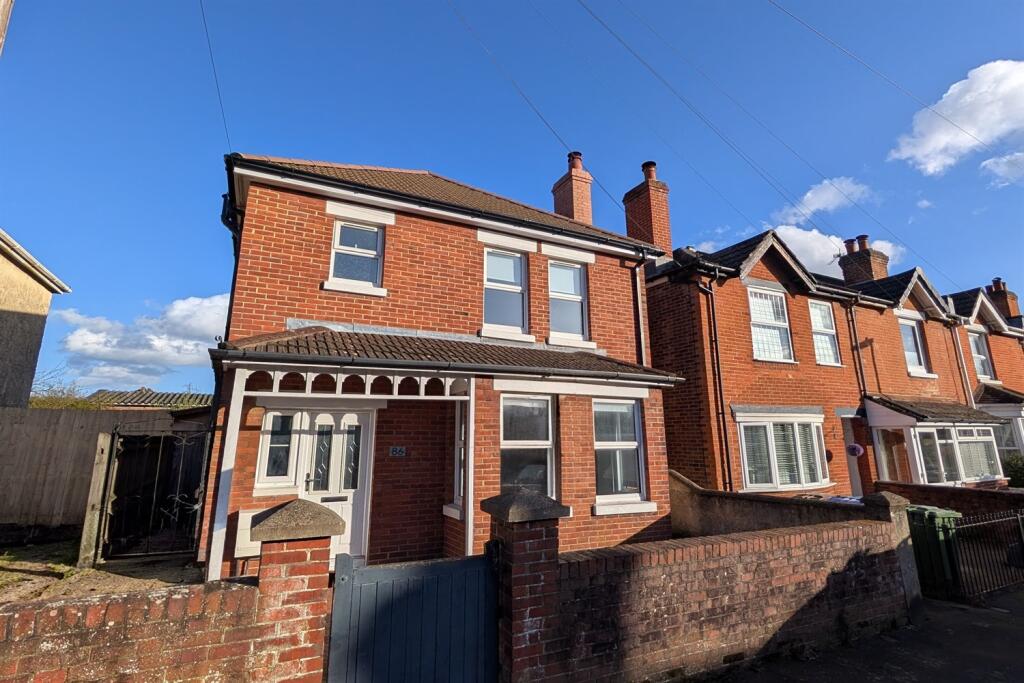 3 bed Detached for rent in Rownhams. From Enfields - Southampton