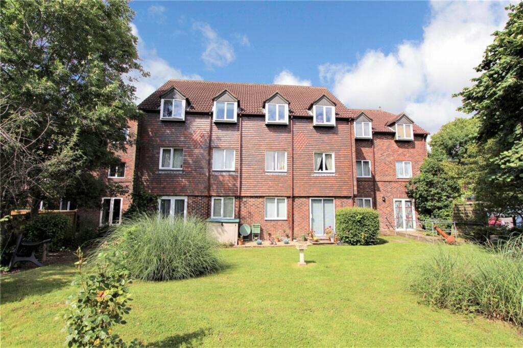 2 bed 1st Floor Flat for rent in Horton Heath. From Enfields - Southampton