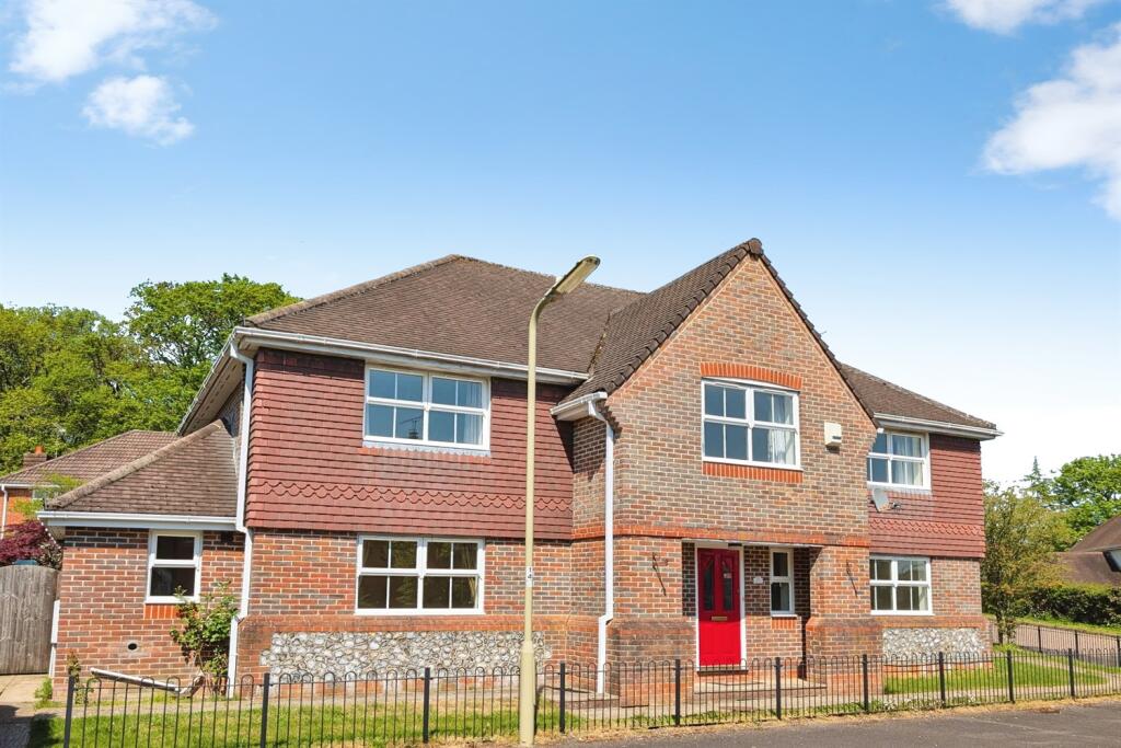 5 bed Detached for rent in North Baddesley. From Enfields - Southampton