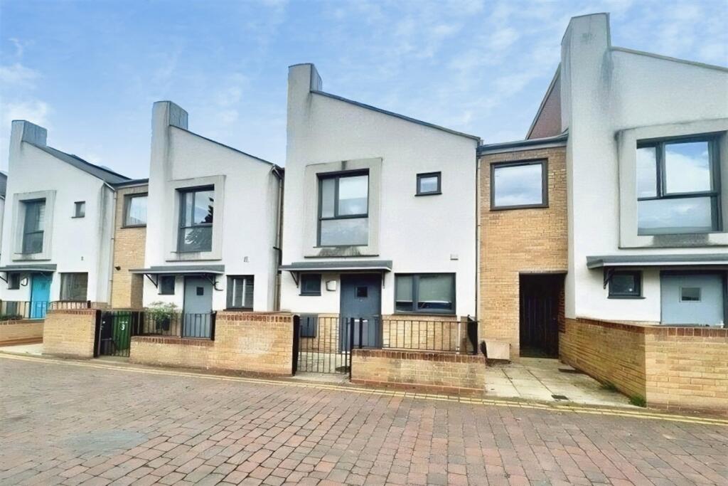 3 bed Detached for rent in Eastleigh. From Enfields - Southampton