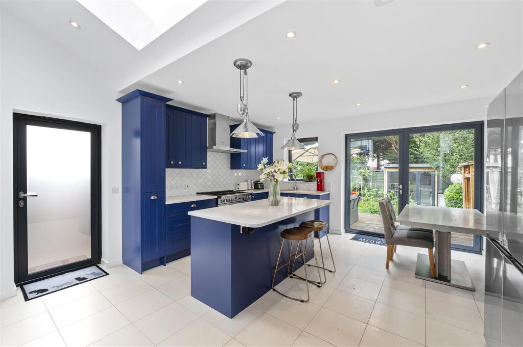 3 bed Detached for rent in London. From Fuller Gilbert & Co - Wimbledon 3 bed Detached for rent in London. From Fuller Gilbert & Co - Wimbledon