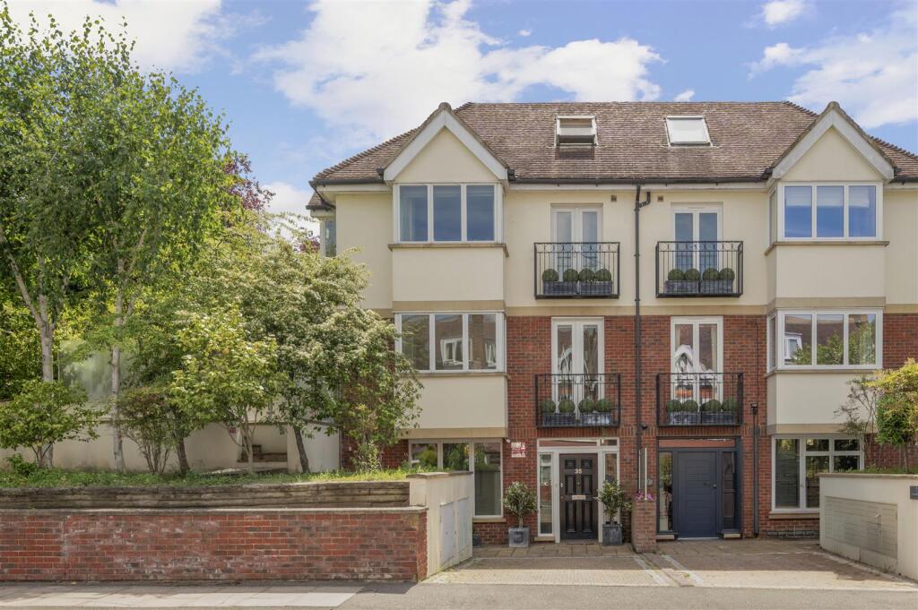5 bed Semi Detached for rent in Wimbledon. From Fuller Gilbert & Co - Wimbledon 5 bed Semi Detached for rent in Wimbledon. From Fuller Gilbert & Co - Wimbledon
