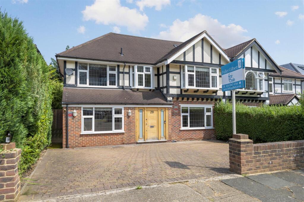 5 bed Semi Detached for rent in Putney. From Fuller Gilbert & Co - Wimbledon