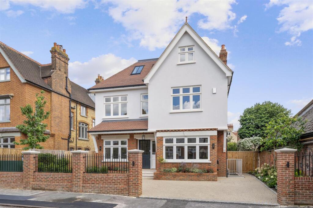 6 bed Detached for rent in Wimbledon. From Fuller Gilbert & Co - Wimbledon