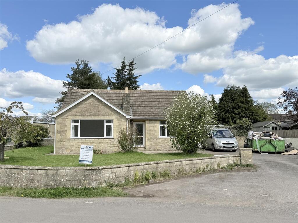 2 bed Bungalow for rent in Broughton Gifford. From F1rst move - Chippenham