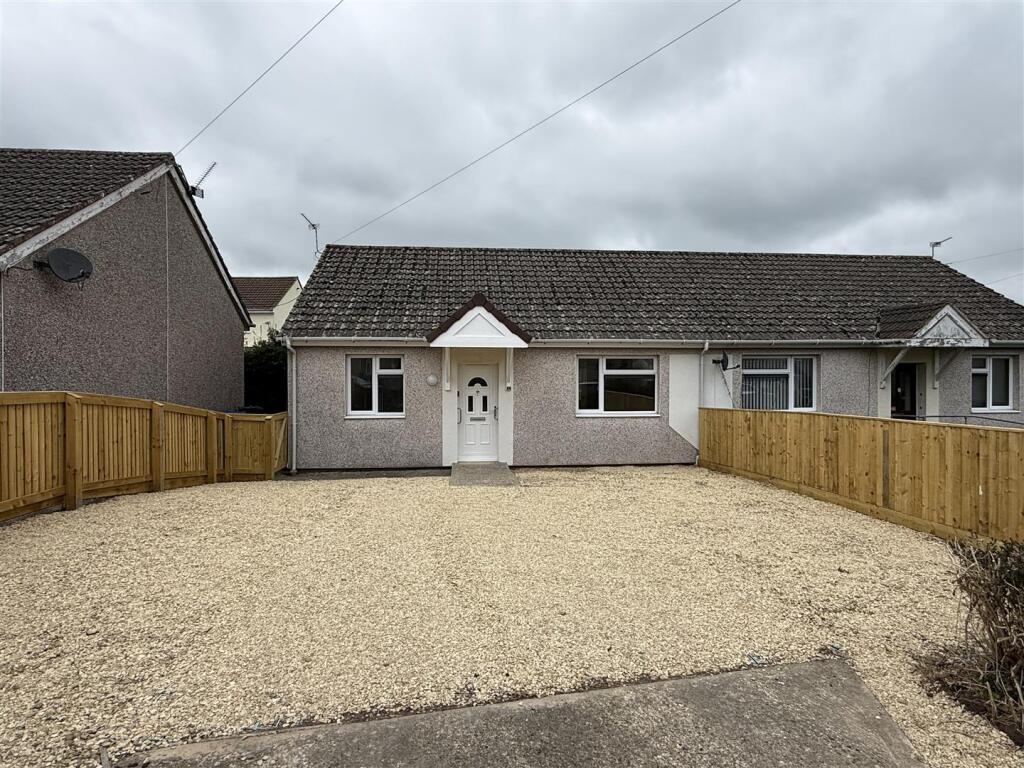 2 bed Bungalow for rent in Malmesbury. From F1rst move - Chippenham