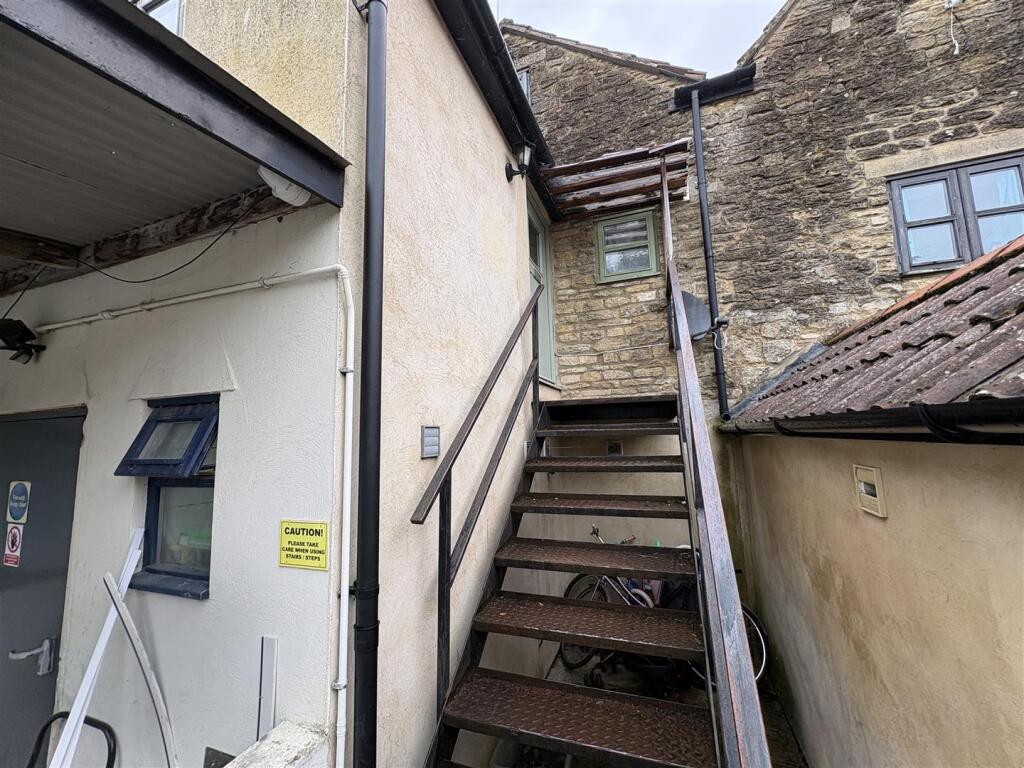 2 bed 1st Floor Flat for rent in Melksham. From F1rst move - Chippenham