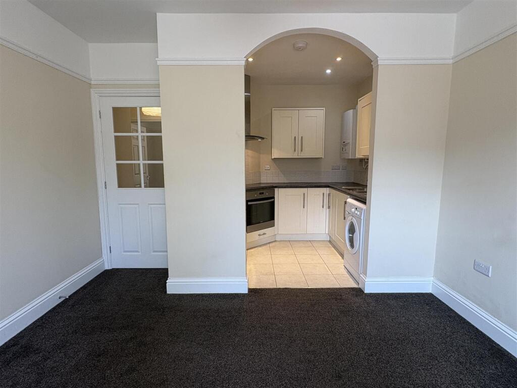 1 bed 1st Floor Flat for rent in Chippenham. From F1rst move - Chippenham