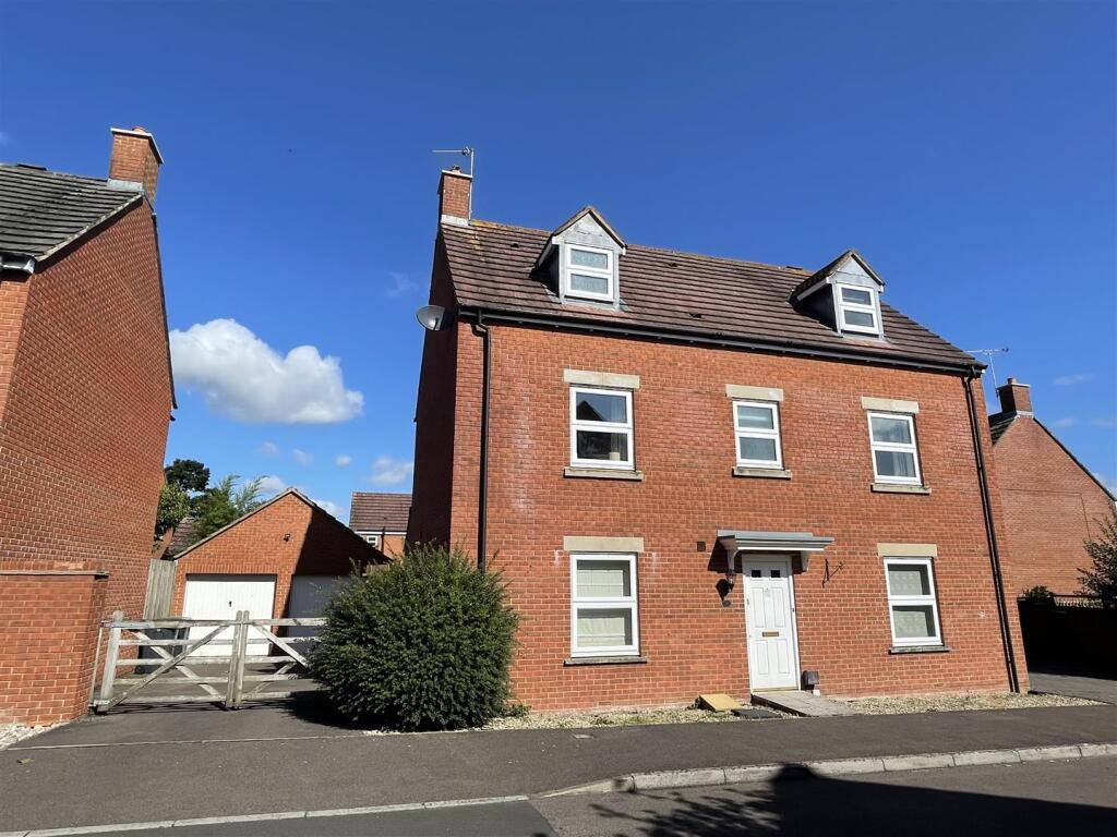 5 bed Detached for rent in Melksham. From F1rst move - Chippenham 5 bed Detached for rent in Melksham. From F1rst move - Chippenham