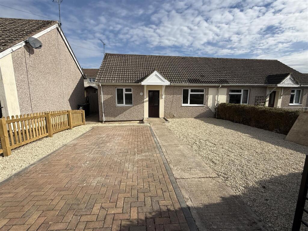 2 bed Bungalow for rent in Malmesbury. From F1rst move - Chippenham