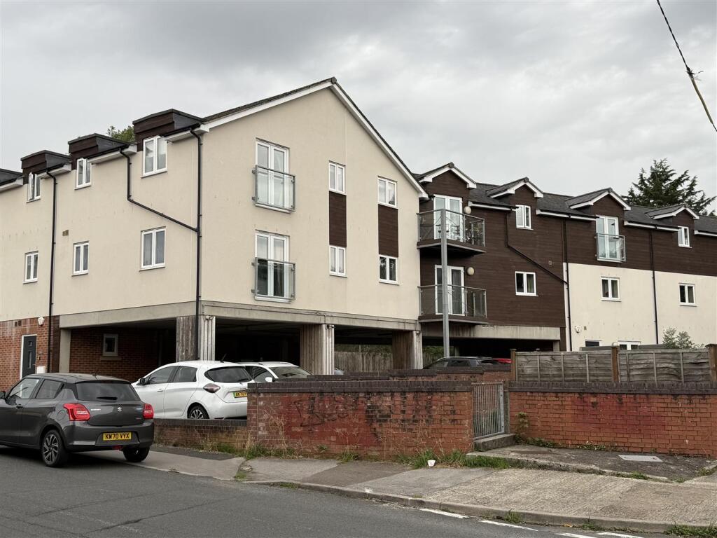 2 bed Apartment for rent in Chippenham. From F1rst move - Chippenham